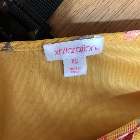 Xhilaration yellow floral romper size XS - Picture 2 of 3
